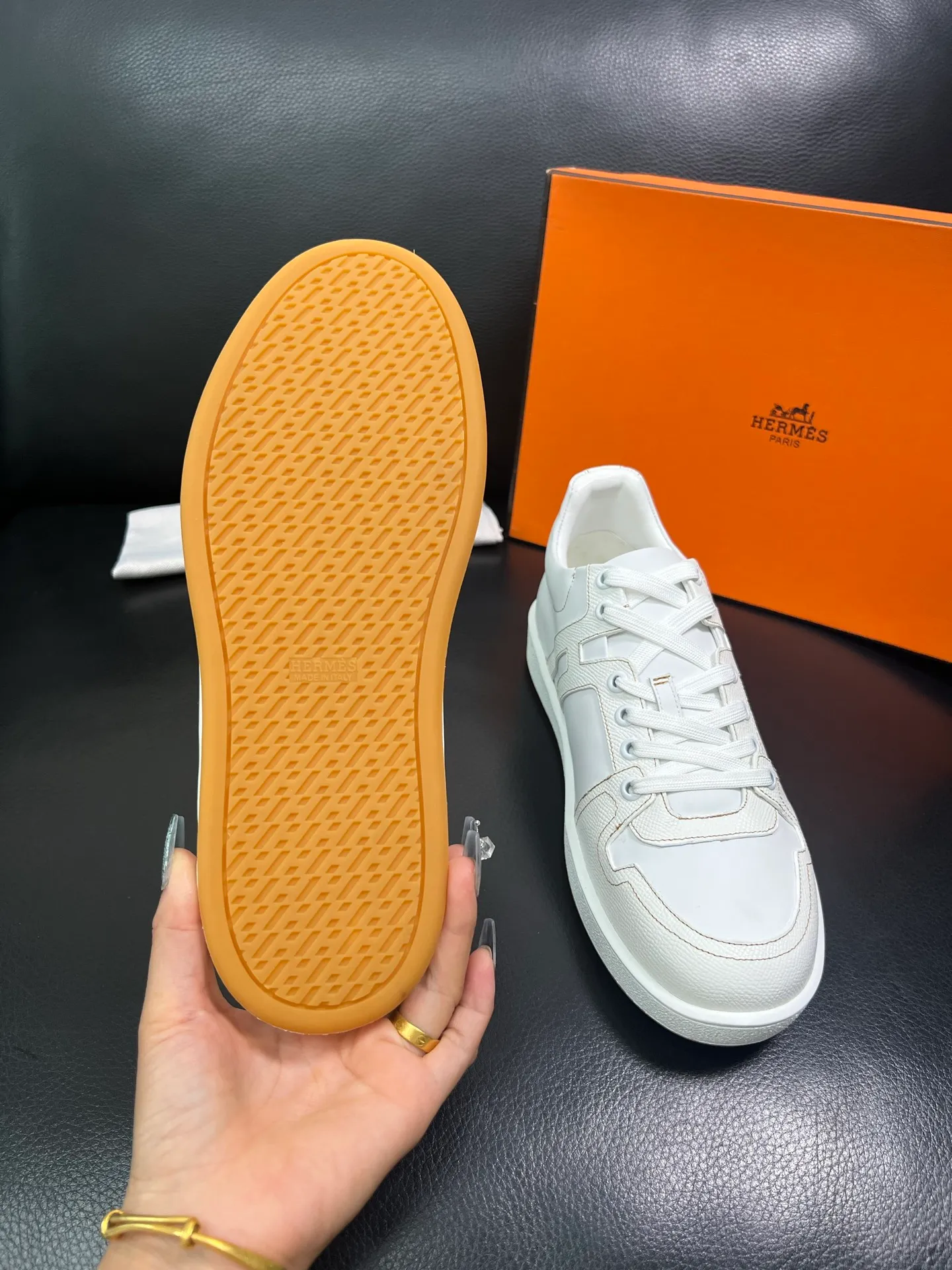 Men's shoes 💰700 Hermes Top Purchasing Agent Hermes counters are on sale at the same time with original factory configuration, original cowhide fabric imported from Italy, high-quality splicing technology, fully imported water-dyed cowhide lining, soles: original soles specially provided by the original factory are super comfortable, the original factory and single goods are of high quality, welcome to compare at the same time at the counter, code number 38-44 (customized 45 46) 85851